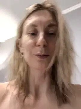 AvelinaLeoni online show from October 13, 2025, 6:46 am