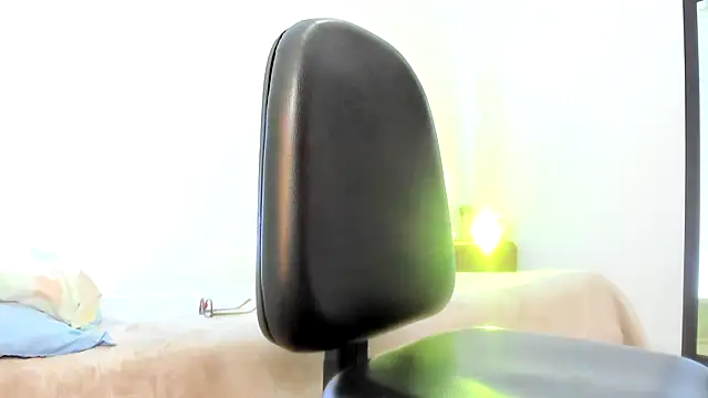 Elle Lee  online show from January 4, 2025, 5:48 am