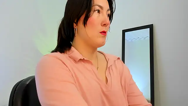 Elle Lee  online show from January 4, 2025, 7:55 pm