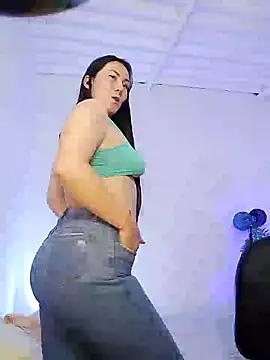 Elle Lee  online show from January 13, 2025, 12:09 am