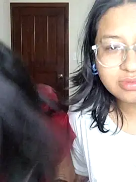 sarah12333 online show from June 30, 2026, 12:33 am