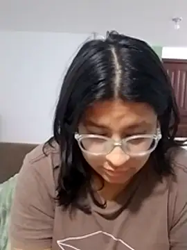 sarah12333 online show from July 18, 2026, 12:04 am