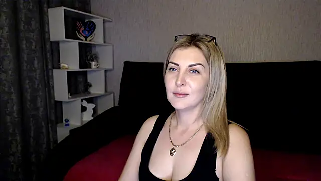 Amelia Harper online show from December 1, 2024, 4:40 pm