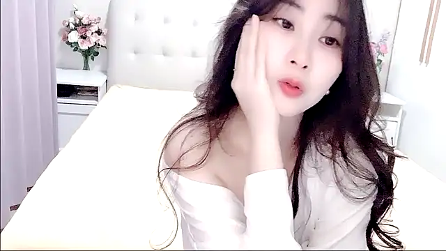 aisha123123 online show from January 19, 2026, 2:26 am