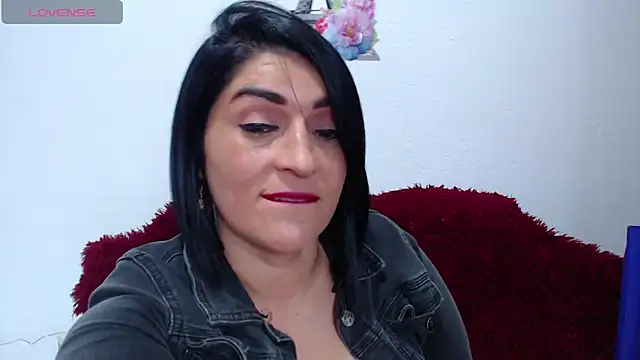 karenlennox1 online show from March 18, 2025, 11:42 pm