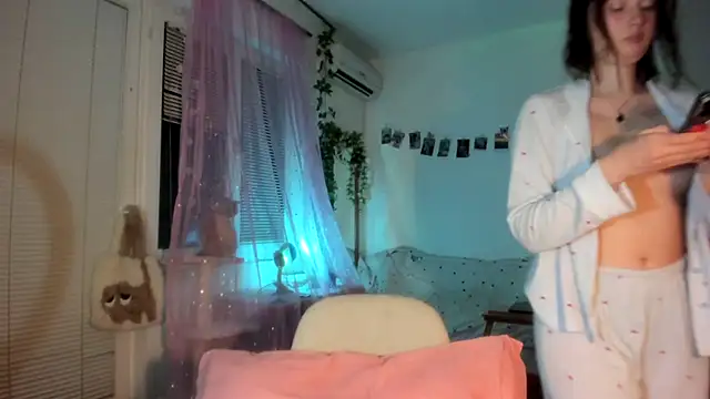 Jenny darling love online show from April 20, 2026, 6:31 pm