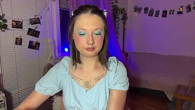 Snapshot of Jenny_darling_love chatting on May 4, 2026, 6:15 pm Jenny darling love online show from May 4, 2026, 6:15 pm
