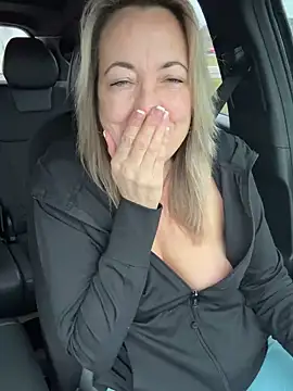 Cherry-red-xo online show from December 16, 2024, 7:54 pm