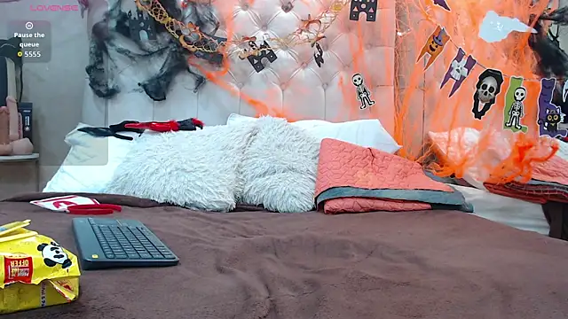 La Crespa x online show from October 13, 2025, 12:16 pm