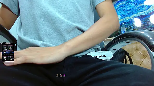 SkinnyBoy  online show from October 21, 2025, 7:25 pm