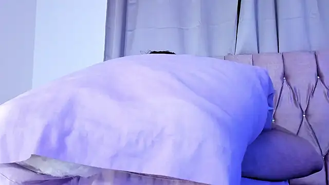 Ashley piinkk  online show from February 25, 2025, 7:20 am