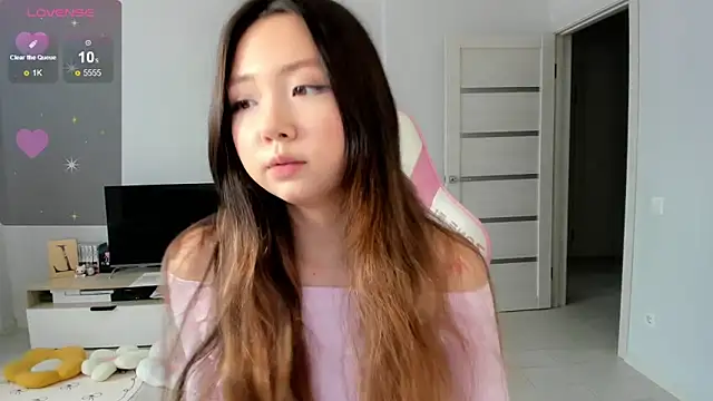 Fluffy Rose online show from April 7, 2026, 3:18 am