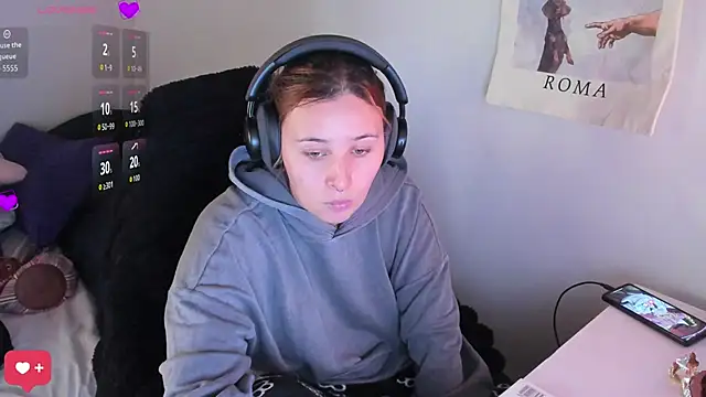 bonnie moon  online show from April 21, 2026, 6:12 pm