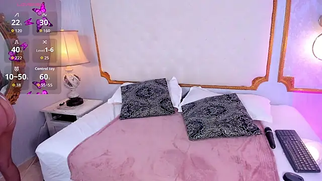 Paiige peach online show from October 9, 2025, 7:45 pm