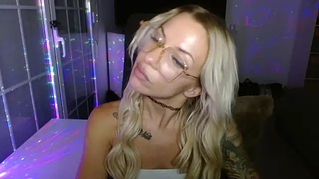 Snapshot of JuicyJanexo chatting on June 12, 2026, 5:06 am JuicyJanexo online show from June 12, 2026, 5:06 am