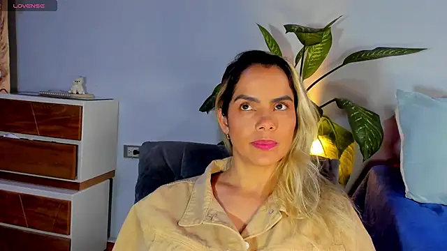 ClaraMariaMon online show from February 14, 2025, 7:44 pm