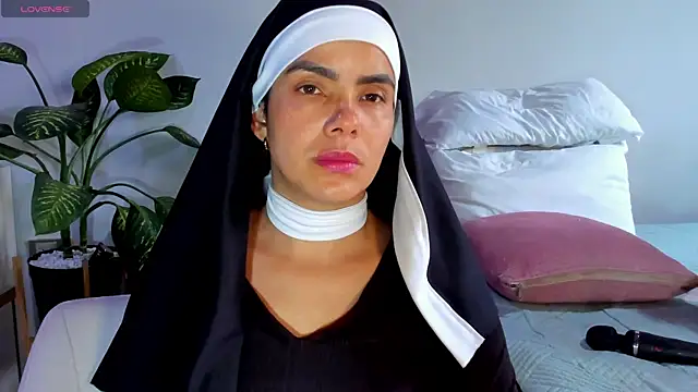 ClaraMariaMon online show from February 24, 2025, 5:20 pm