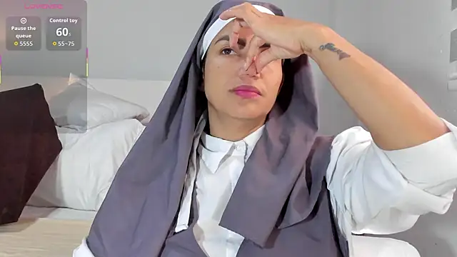 ClaraMariaMon online show from February 5, 2026, 2:22 pm