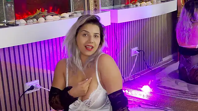 Snapshot of SweetMissXXX chatting on November 15, 2025, 8:44 am SweetMissXXX online show from November 15, 2025, 8:44 am