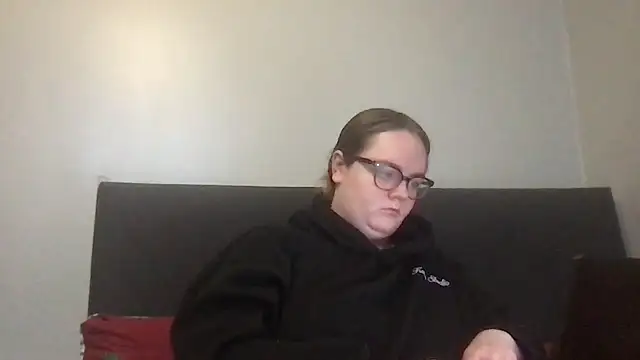 honeyyy24 online show from November 14, 2025, 1:32 pm