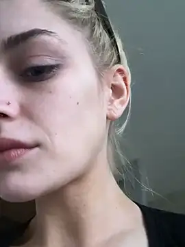 Lolitaxlola online show from March 20, 2025, 5:47 pm