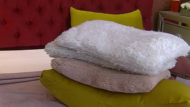 IrisMonn online show from February 24, 2025, 11:43 am