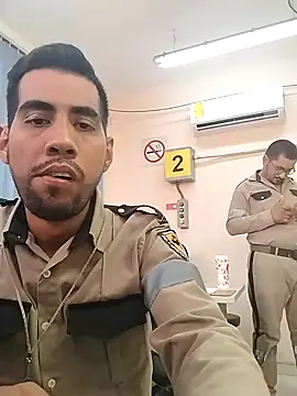 Snapshot of EnriquePersian197 chatting on September 15, 2025, 7:03 pm EnriquePersian197 online show from September 15, 2025, 7:03 pm