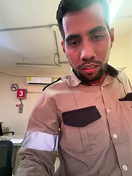 Snapshot of EnriquePersian197 chatting on February 20, 2026, 12:18 am EnriquePersian197 online show from February 20, 2026, 12:18 am