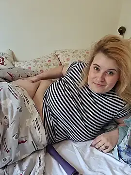 JosieAndYou online show from March 1, 2025, 10:24 am