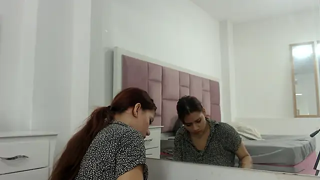 crystalhoneyy1 online show from December 2, 2024, 11:34 am