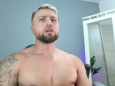 Snapshot of OwenMaximus814 chatting on March 5, 2026, 6:48 pm OwenMaximus814 online show from March 5, 2026, 6:48 pm