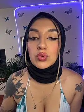 Snapshot of Lia-mitch chatting on July 7, 2026, 6:34 pm Lia-mitch online show from July 7, 2026, 6:34 pm