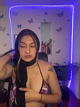 Snapshot of Lia-mitch chatting on July 16, 2026, 6:58 pm Lia-mitch online show from July 16, 2026, 6:58 pm