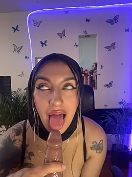 Snapshot of Lia-mitch chatting on August 5, 2026, 6:55 pm Lia-mitch online show from August 5, 2026, 6:55 pm