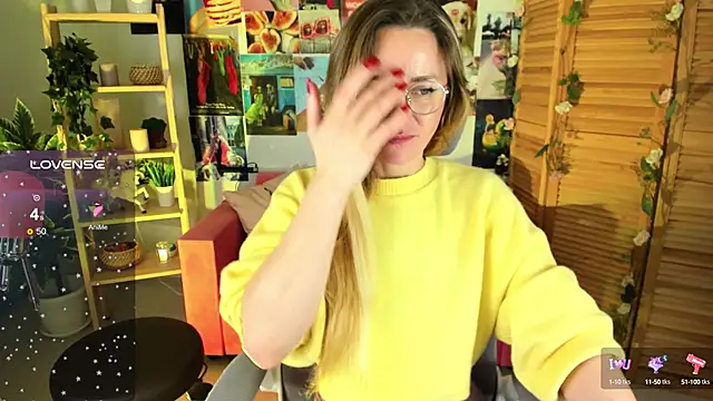 LadyIzabel online show from December 17, 2024, 11:39 am