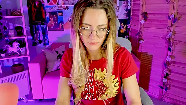 LadyIzabel online show from January 28, 2025, 11:38 am