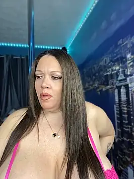 Snapshot of curvyfunlover chatting on May 5, 2026, 9:39 am curvyfunlover online show from May 5, 2026, 9:39 am