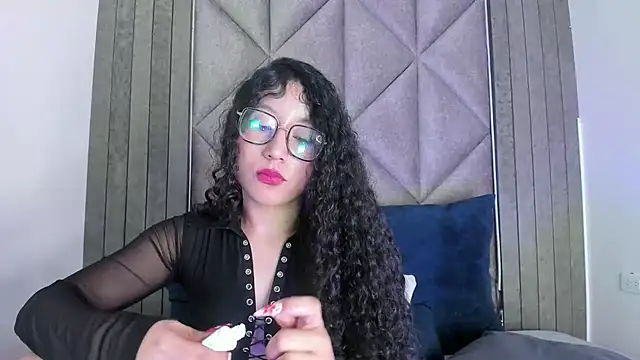 BriaConner  online show from February 3, 2025, 8:46 am