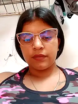 naughty-girl01 online show from February 3, 2025, 4:31 pm