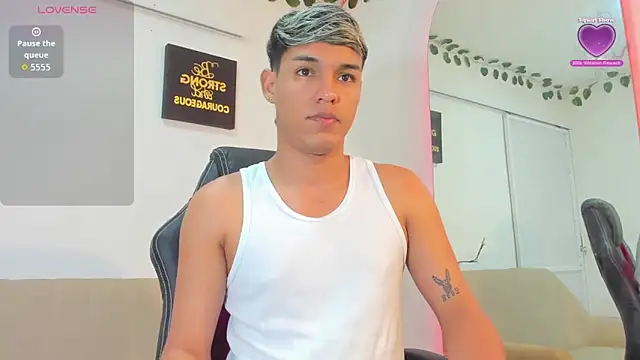 ryan carter08 online show from September 12, 2025, 2:33 am