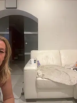 sissytrainz online show from October 24, 2025, 4:31 am