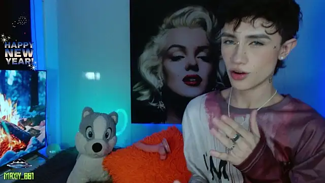 maxiy 001 online show from January 4, 2025, 2:35 am