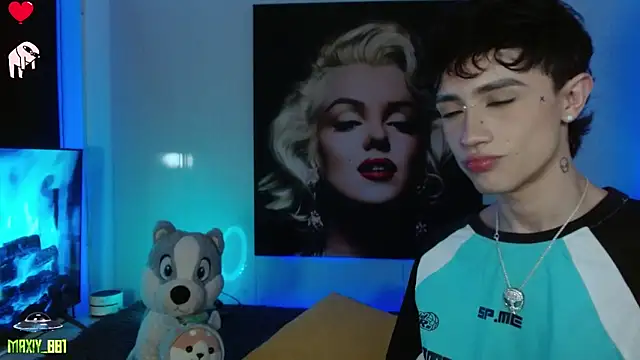 maxiy 001 online show from January 10, 2025, 1:32 am