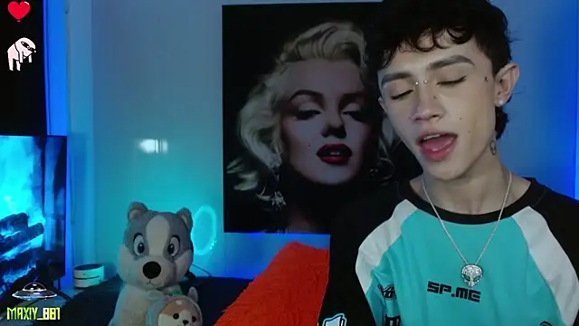 maxiy 001 online show from January 10, 2025, 4:33 am