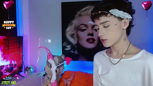 maxiy 001 online show from February 16, 2025, 3:58 am