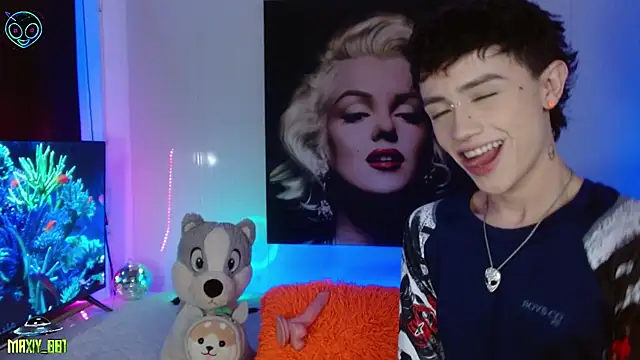 maxiy 001 online show from February 23, 2025, 3:51 pm