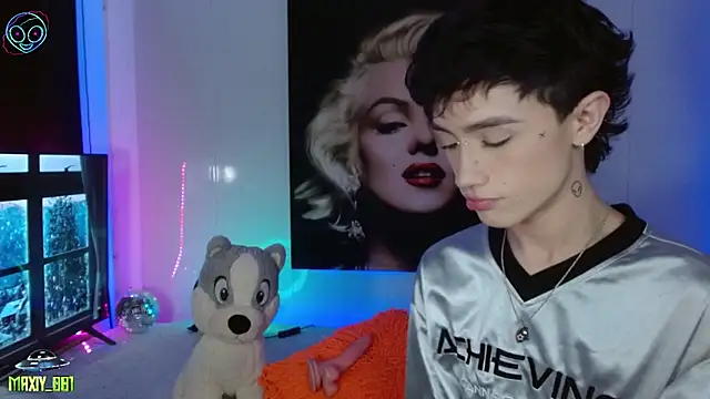 maxiy 001 online show from March 11, 2025, 5:05 am