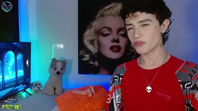 maxiy 001 online show from September 21, 2025, 8:49 am