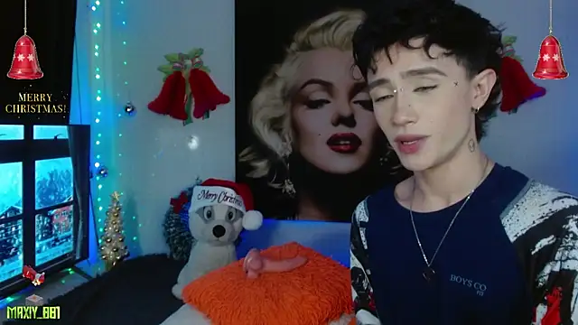 maxiy 001 online show from December 15, 2025, 9:52 pm