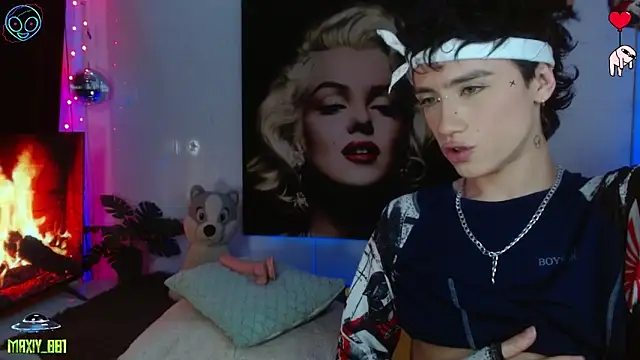 maxiy 001 online show from April 22, 2026, 7:37 pm